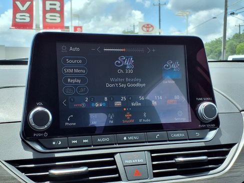 Used 2025 Nissan Altima 2.5 SV FWD image 16