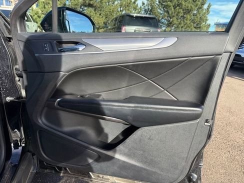 Used 2019 Lincoln MKC Reserve image 27