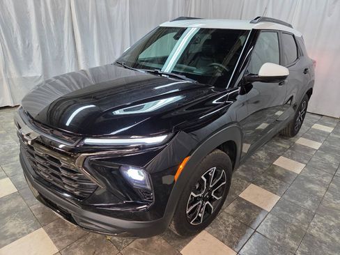 Used 2025 Chevrolet TrailBlazer ACTIV w/ Convenience Package FWD image 2