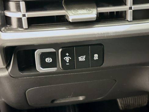 Used 2025 Hyundai Santa Fe SEL image 17