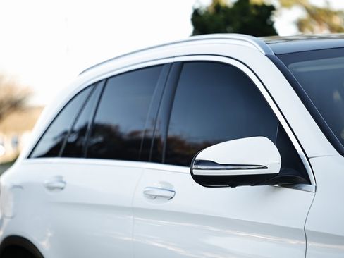 Used 2022 Mercedes-Benz GLC 300 4MATIC image 3