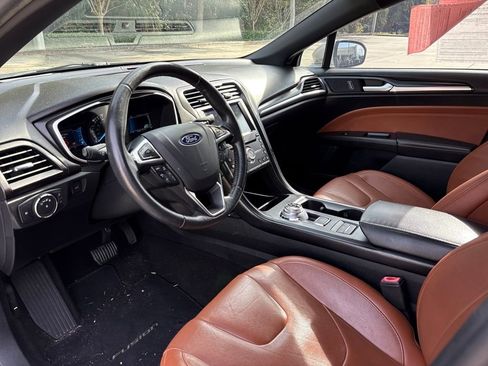 Used 2019 Ford Fusion Titanium image 4