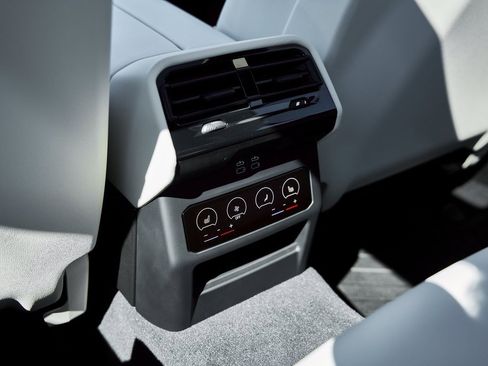 Used 2026 BMW 550e xDrive 550e xDrive image 48