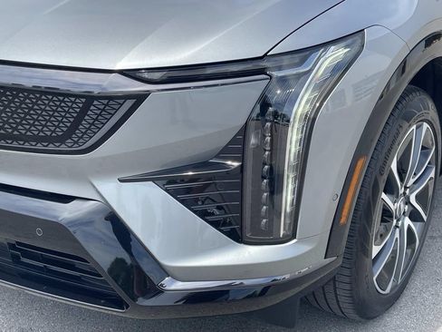 Used 2025 Cadillac Optiq Sport 2 AWD/4WD image 9