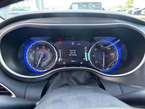 Used 2024 Chrysler Pacifica Touring-L FWD image 22