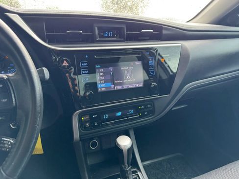 Used 2017 Toyota Corolla SE FWD image 34