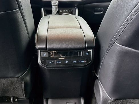 Used 2022 Toyota Highlander Platinum AWD/4WD image 28