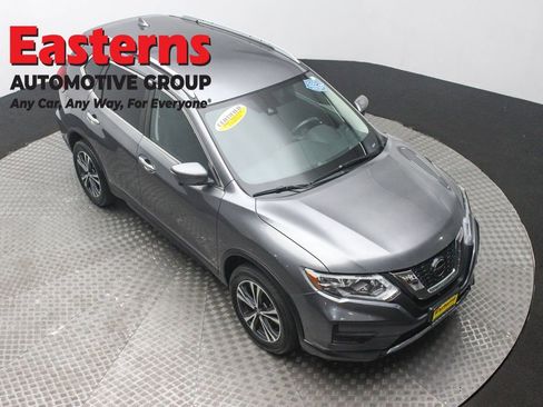 Used 2020 Nissan Rogue SV w/ Premium Package image 3