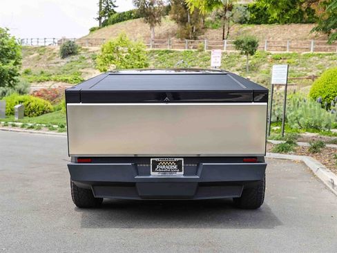 Used 2024 Tesla Cybertruck AWD Crew Cab image 4