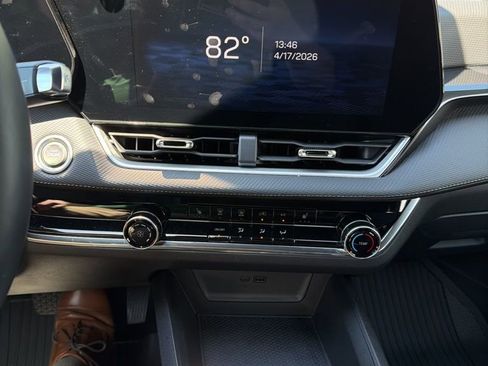 Used 2025 Chevrolet Equinox LT w/ Safety and Technology Package image 11