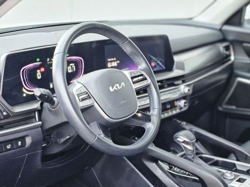 Used 2025 Kia Telluride S FWD image 12