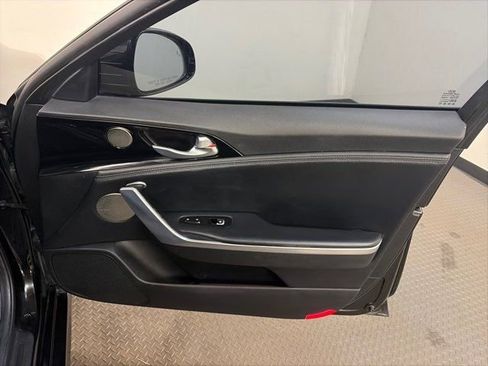 Used 2018 Kia Stinger Premium image 33