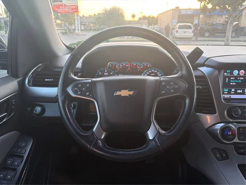 Used 2019 Chevrolet Suburban LT RWD image 17