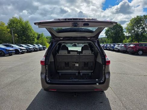 Used 2018 Toyota Sienna LE AWD/4WD image 10