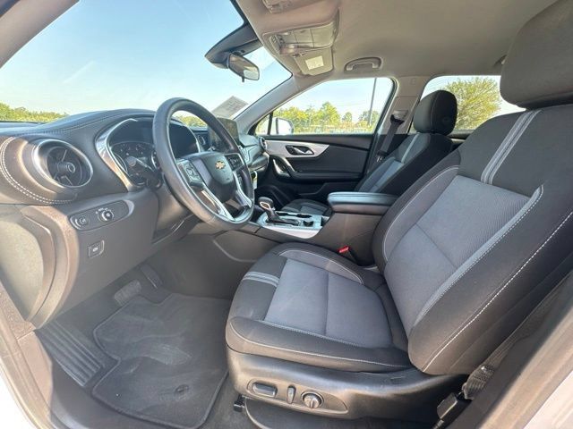 Used 2025 Chevrolet Blazer LT FWD image 2
