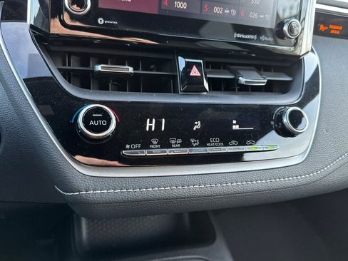 Used 2022 Toyota Corolla SE w/ SE Preferred Package image 28