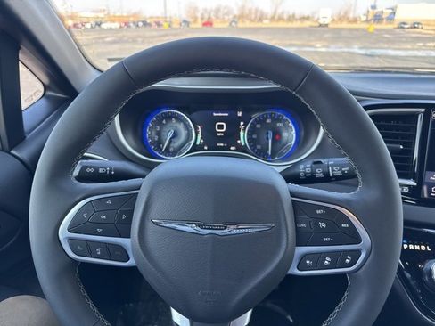 New 2026 Chrysler Pacifica Select image 10