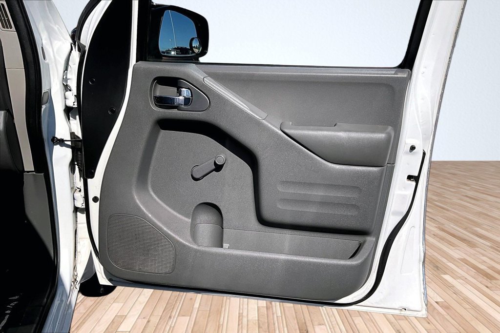 Used 2015 Nissan Frontier S RWD image 16