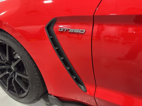 Used 2016 Ford Mustang Shelby GT350 w/ Track Package image 18