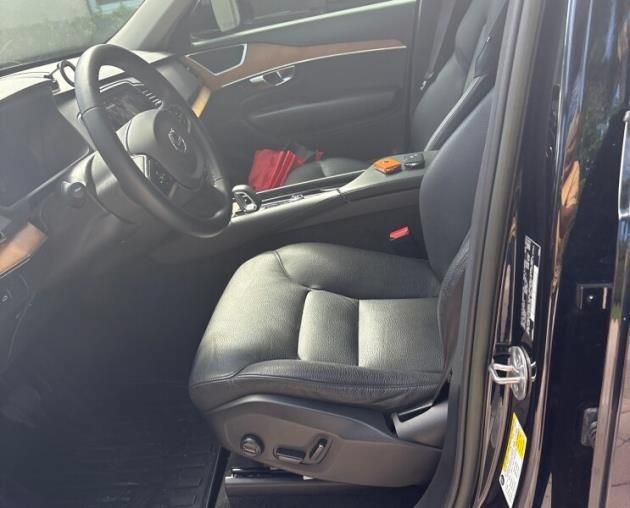 Used 2023 Volvo XC90 B5 Plus w/ Protection Package Premier AWD/4WD image 4