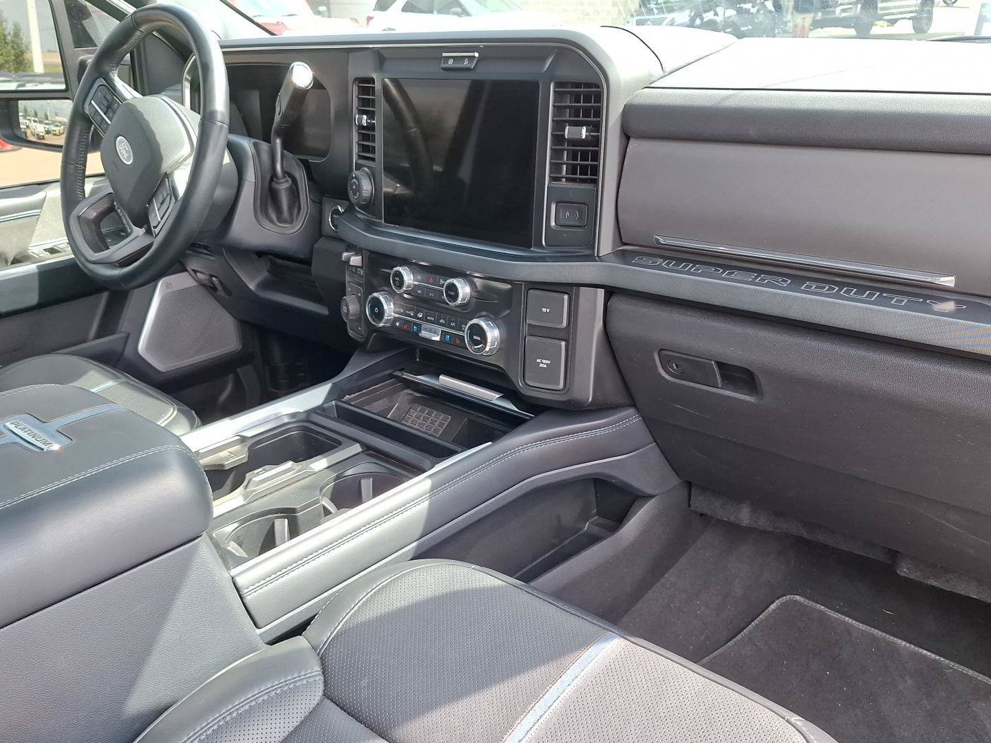 Used 2025 Ford F450 Platinum w/ FX4 Off-Road Package AWD/4WD image 12