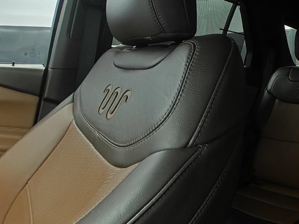 Used 2022 Ford Explorer King Ranch w/ Premium Technology Package RWD image 9