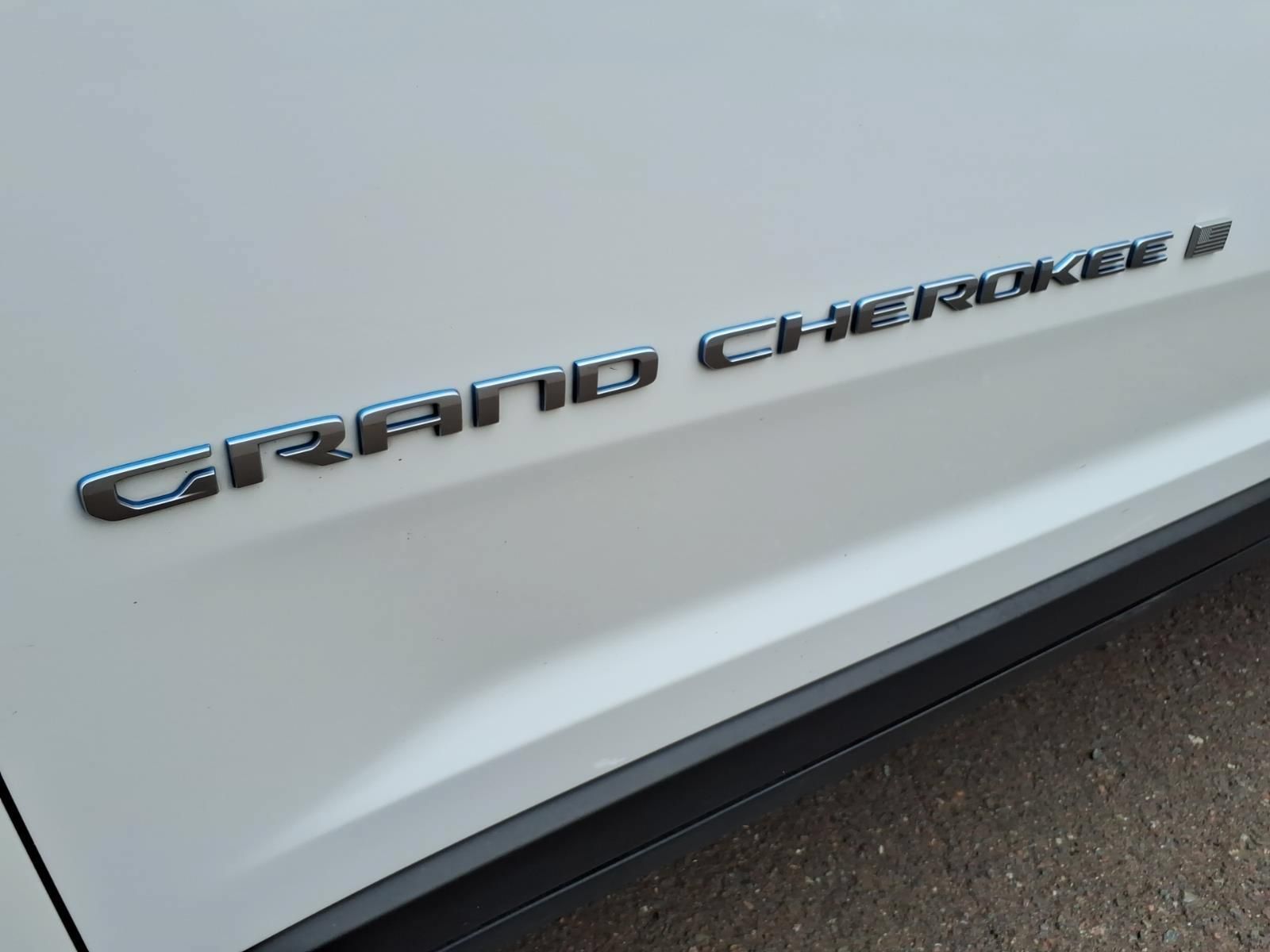 Used 2024 Jeep Grand Cherokee Limited 4xe AWD/4WD image 11