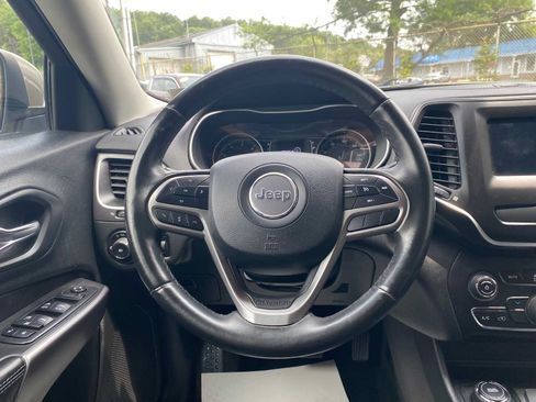 Used 2019 Jeep Cherokee Latitude Plus AWD/4WD image 15