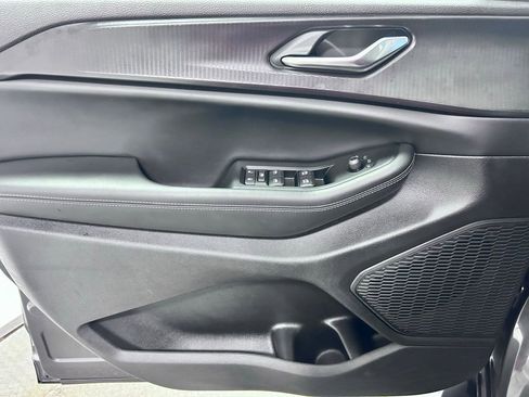 Used 2025 Jeep Grand Cherokee Altitude AWD/4WD image 4