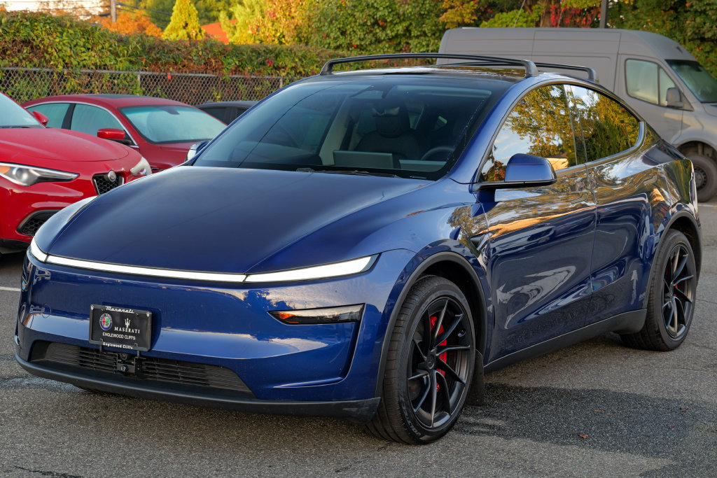 Used 2026 Tesla Model Y Long Range AWD/4WD image 3