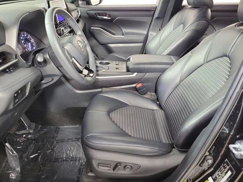 Used 2024 Toyota Highlander XSE FWD image 19