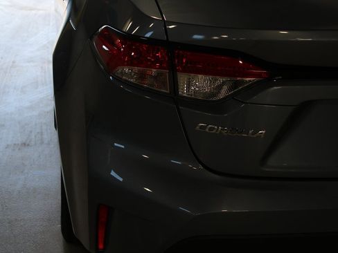 Used 2025 Toyota Corolla LE w/ LE Premium Package image 39