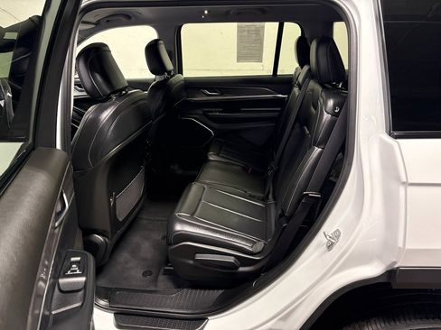 Used 2022 Jeep Grand Cherokee L Limited image 11