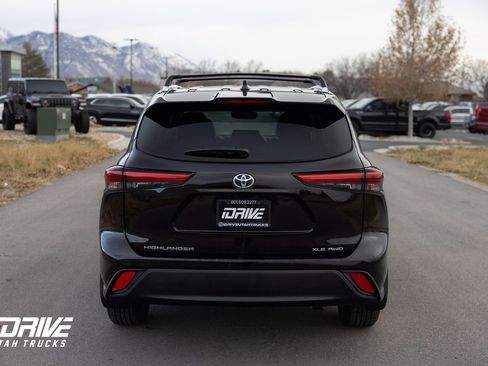 Used 2021 Toyota Highlander XLE image 10