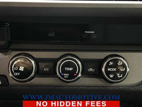 Used 2016 Toyota Tacoma TRD Sport image 36