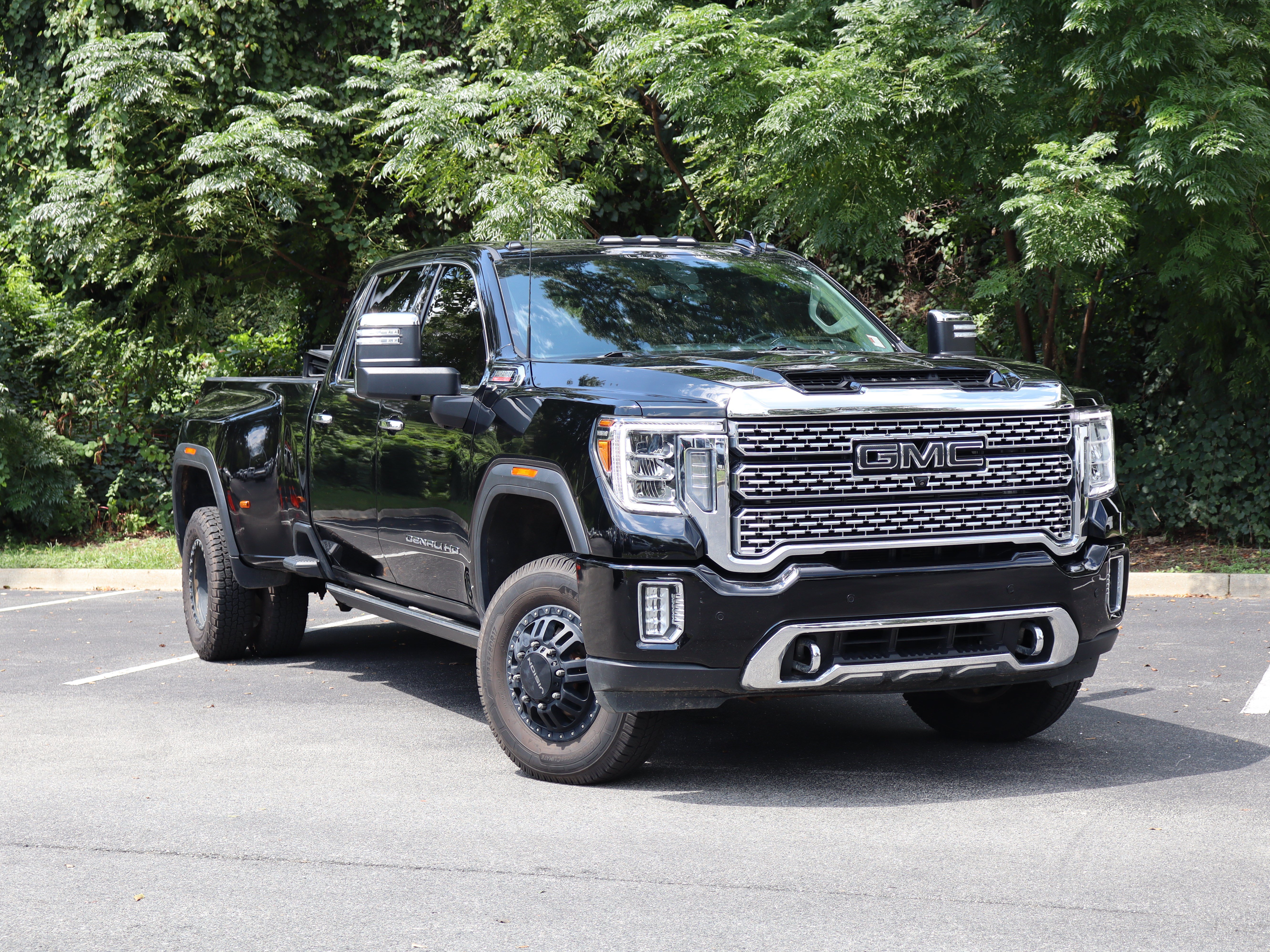 Used 2023 GMC Sierra 3500 Denali w/ Denali Ultimate Package AWD/4WD image 2