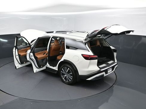 Used 2023 INFINITI QX60 Sensory w/ Vision Package AWD/4WD image 2