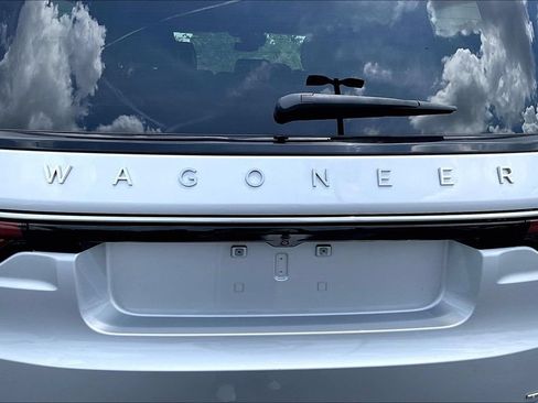 Used 2022 Jeep Wagoneer Series III RWD image 26