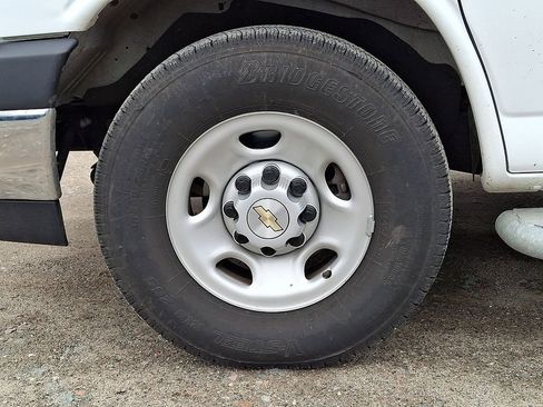 Used 2024 Chevrolet Express 2500 w/ Driver Convenience Package image 31