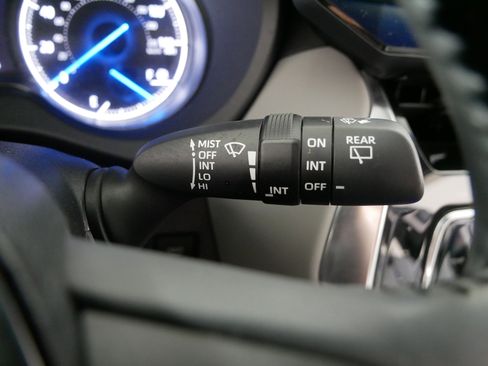 Used 2021 Toyota Venza XLE w/ Softex Package image 32