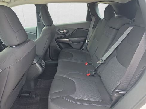 Used 2019 Jeep Cherokee Latitude w/ Cold Weather Group FWD image 13