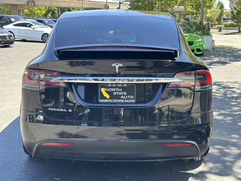 Used 2018 Tesla Model X 75D AWD/4WD image 9