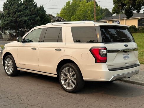 Used 2018 Ford Expedition Platinum AWD/4WD image 3