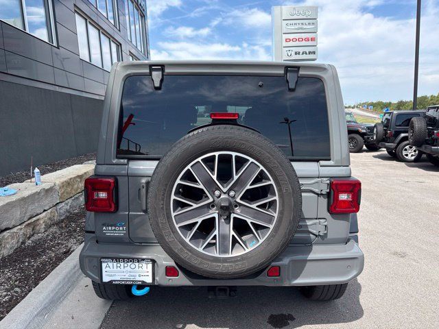 Used 2023 Jeep Wrangler Unlimited Sahara AWD/4WD image 4
