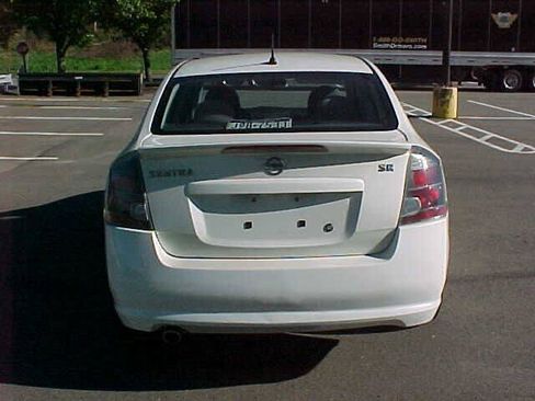 Used 2010 Nissan Sentra 2.0 SR FWD image 8