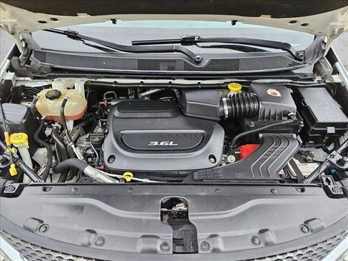 Used 2017 Chrysler Pacifica Touring-L Plus image 25