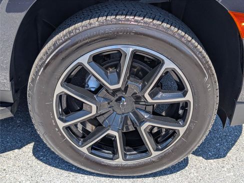 Used 2023 Chevrolet Tahoe RST AWD/4WD image 11