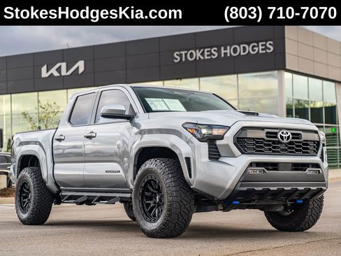 Used 2024 Toyota Tacoma TRD Sport image 1