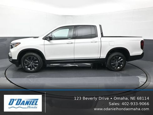 Used 2023 Honda Ridgeline Sport image 2