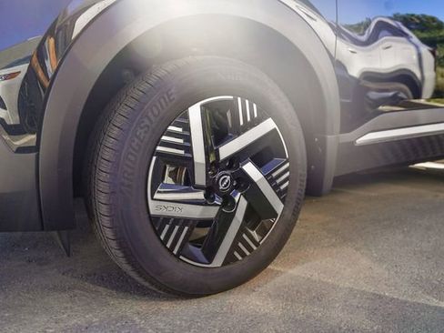 Used 2025 Nissan Kicks SV image 7